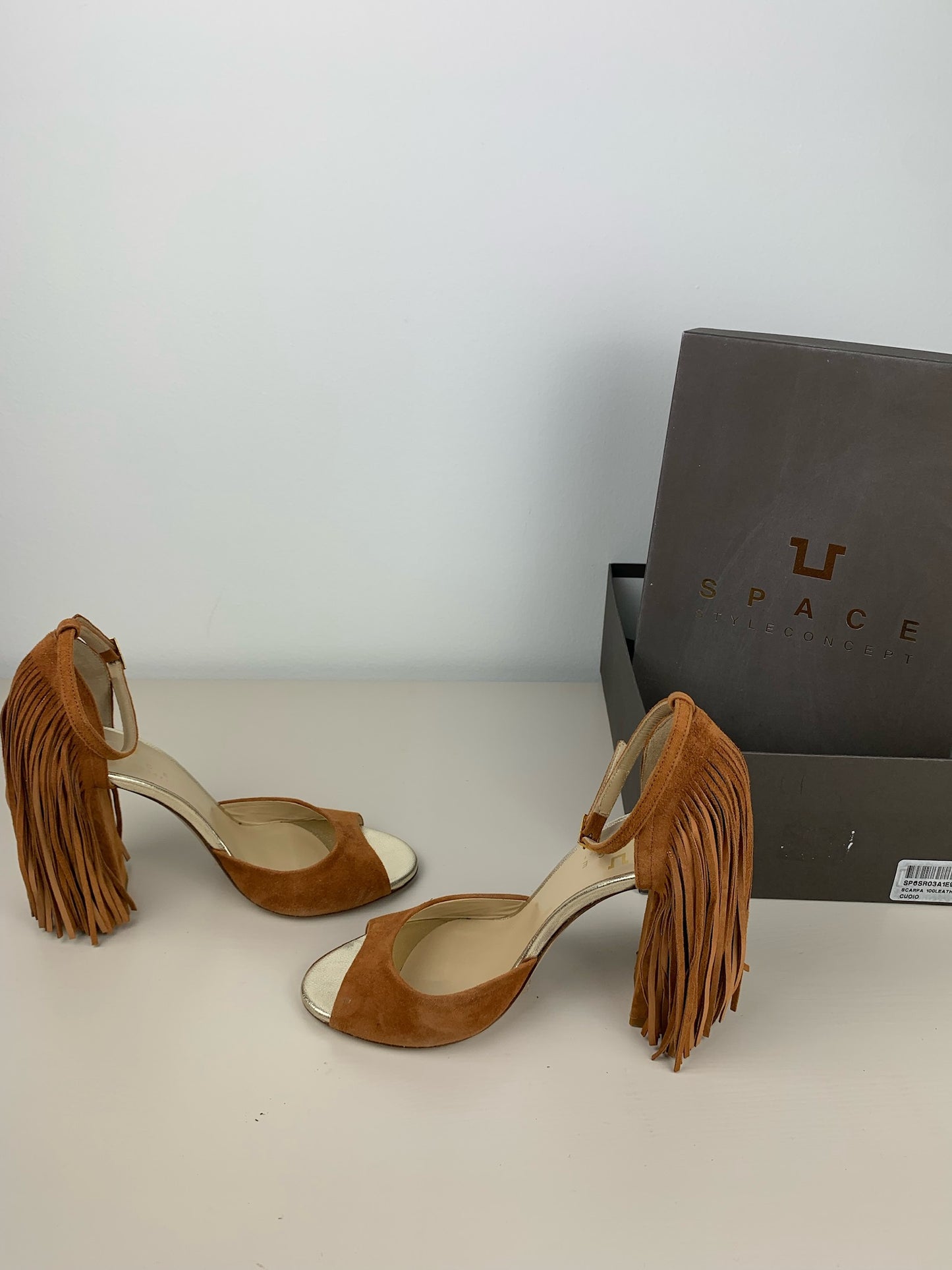 Space Style Concept Fringe Sandals