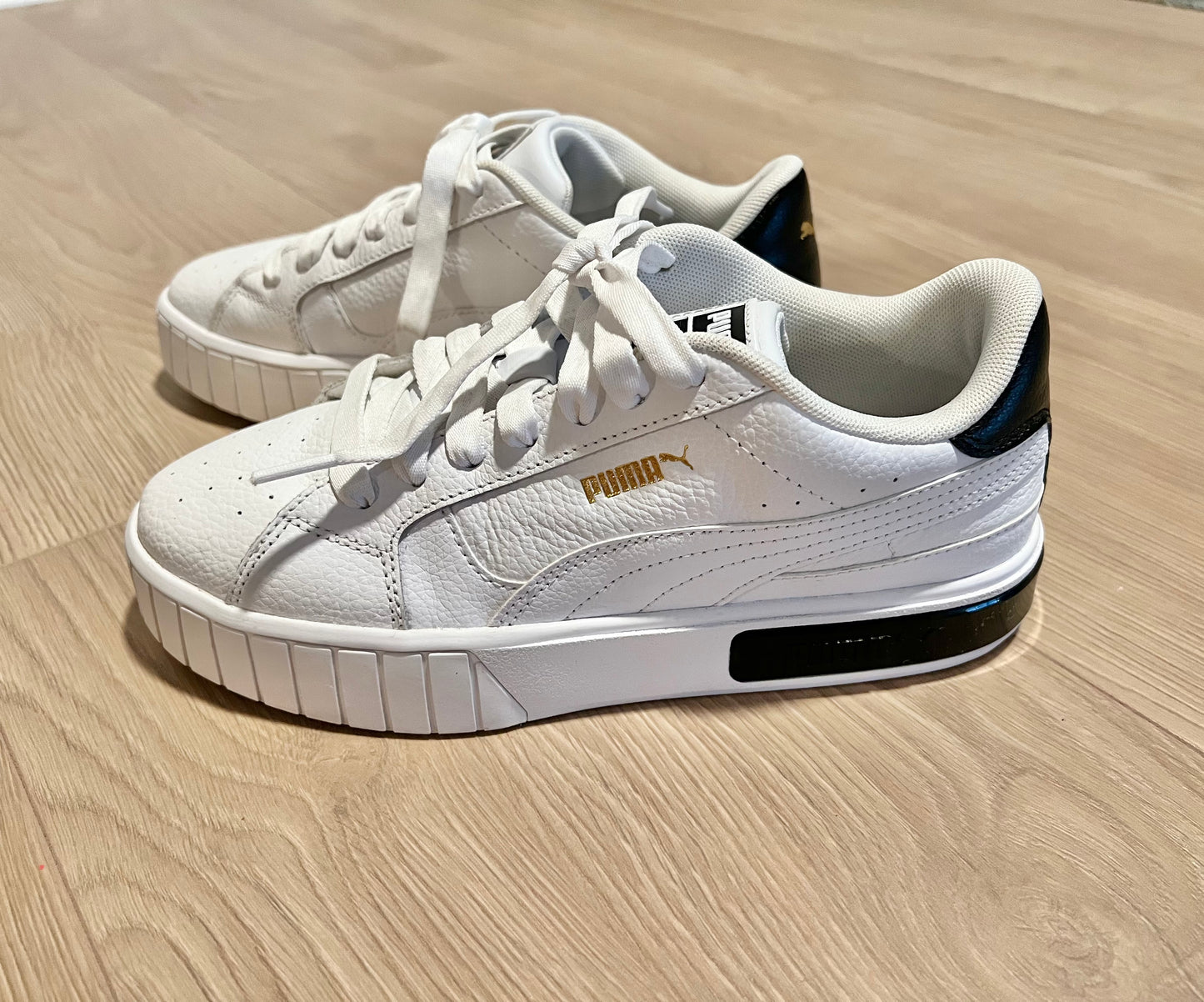 Puma Women Leather Sneakers (Size 8.5)