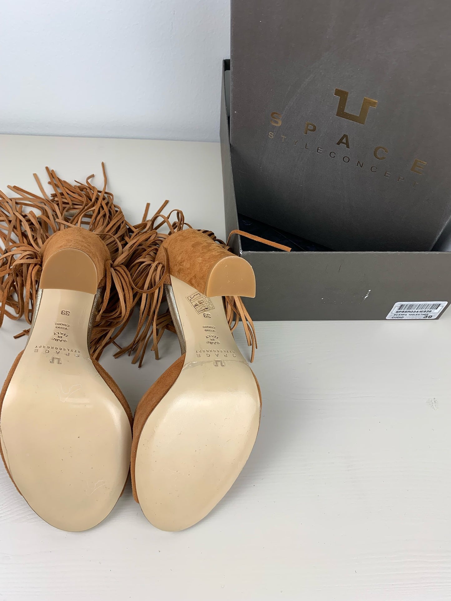 Space Style Concept Fringe Sandals