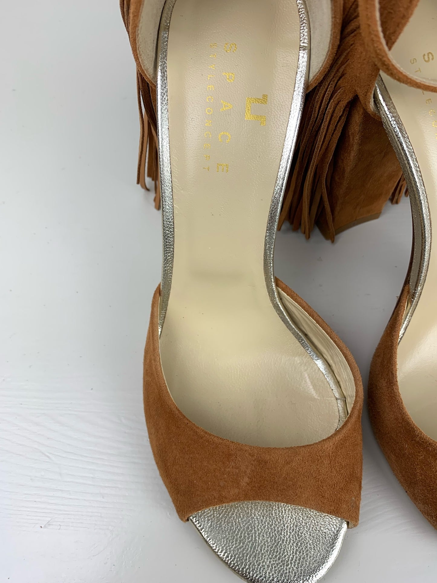 Space Style Concept Fringe Sandals