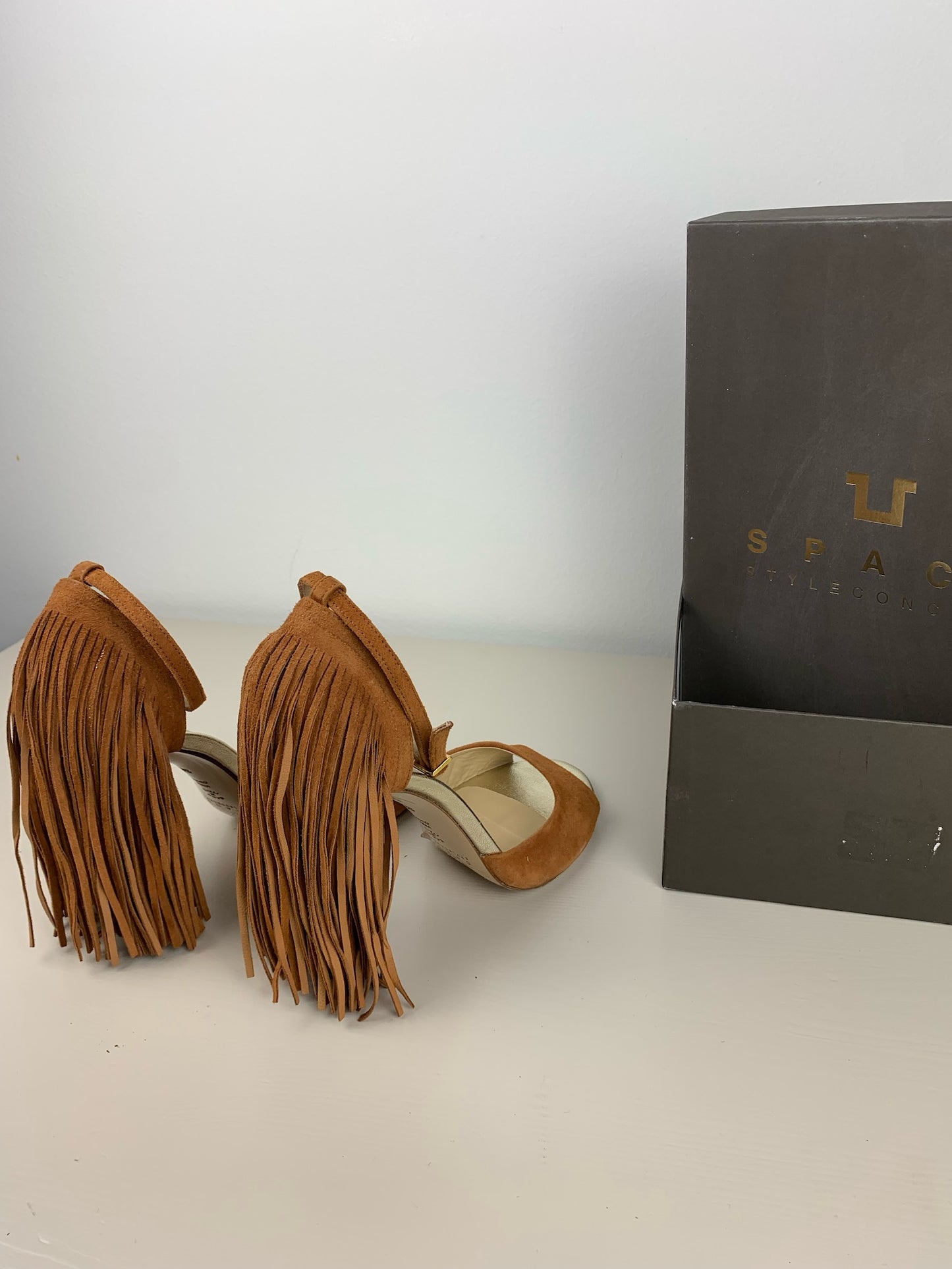 Space Style Concept Fringe Sandals