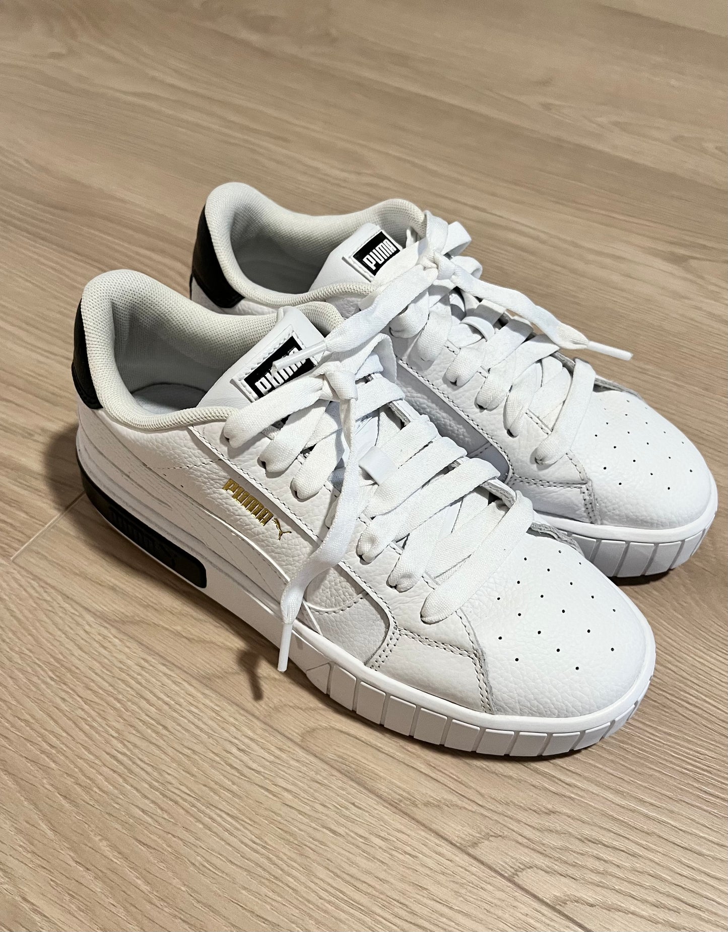 Puma Women Leather Sneakers (Size 8.5)