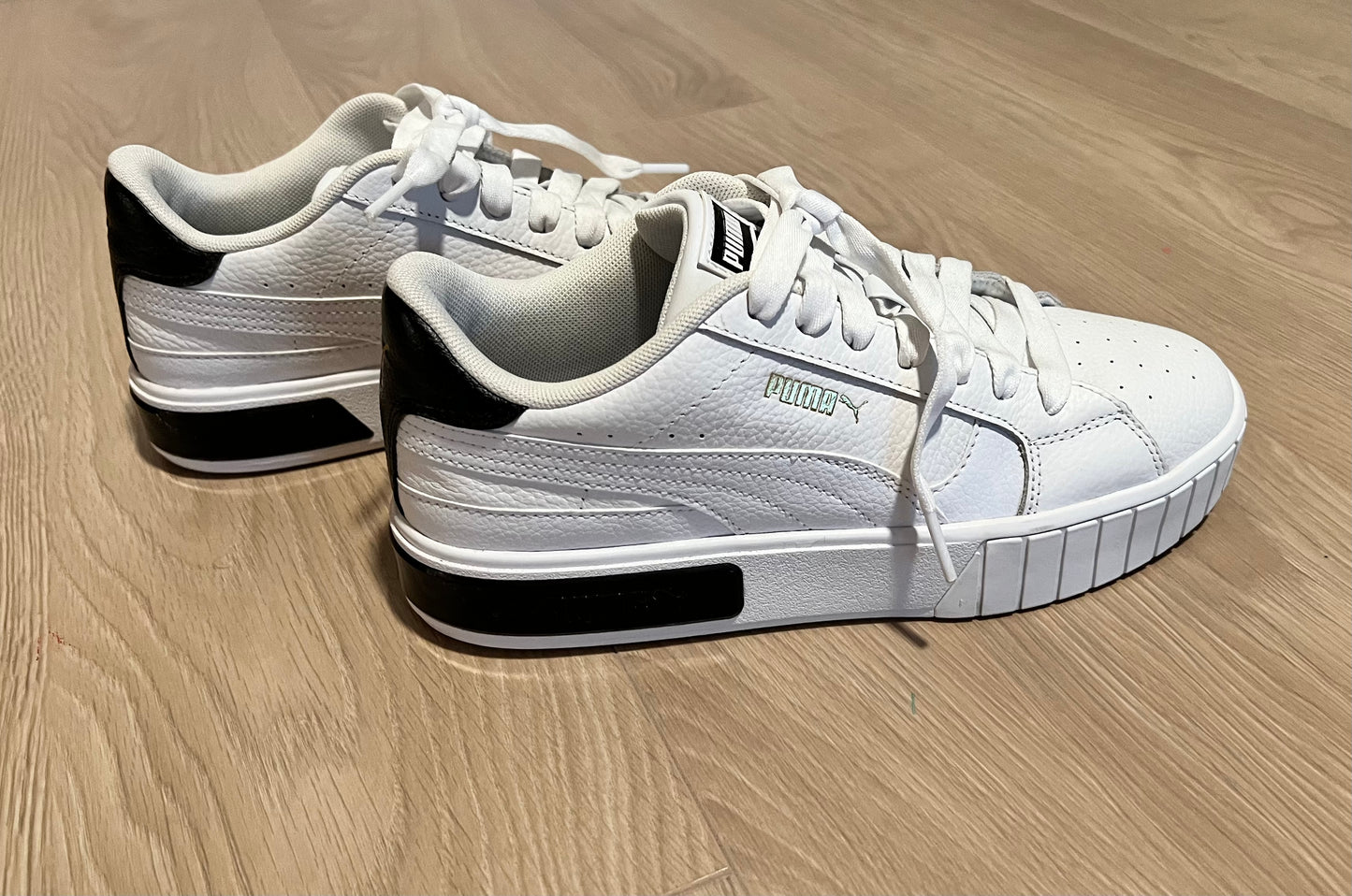 Puma Women Leather Sneakers (Size 8.5)
