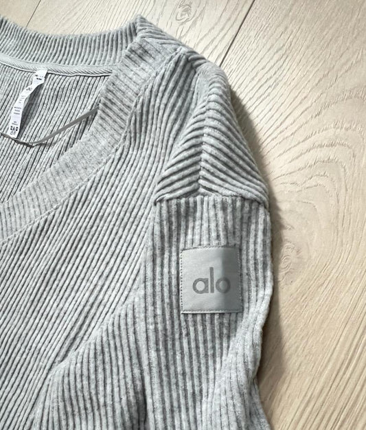 Alo Yoga "muse" V-Neck Sweatshirt (Grey)