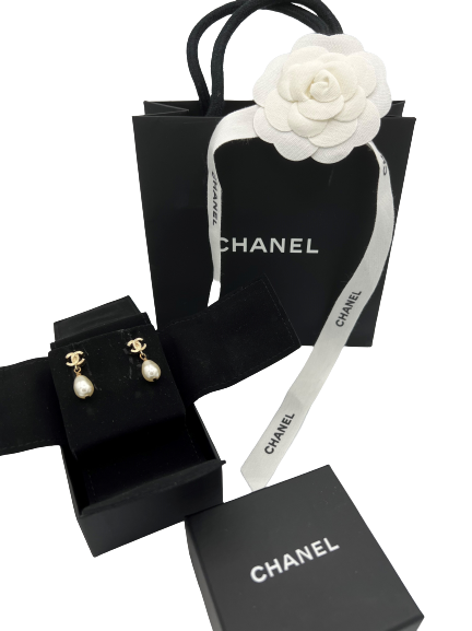 Pre owned Chanel CC Pearl Drop Earrings