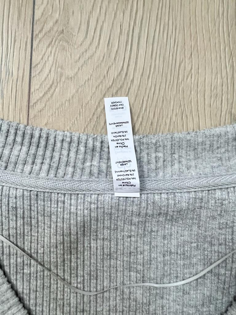Alo Yoga V-Neck Sweatshirt (Grey)